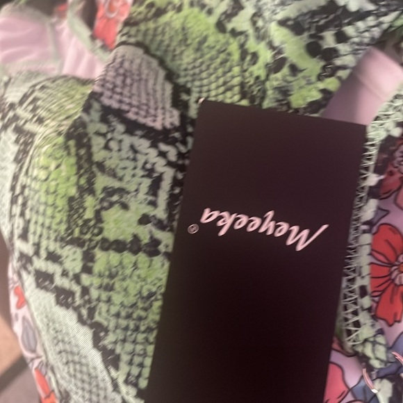 NWT-$33 Snake Print Cut Out
BATHING-SUIT🌸☀️ Hot - Picture 6 of 6